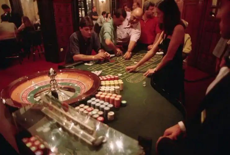 Gambar promosi eksklusif di platform sports dan casino dengan warna cerah mengundang